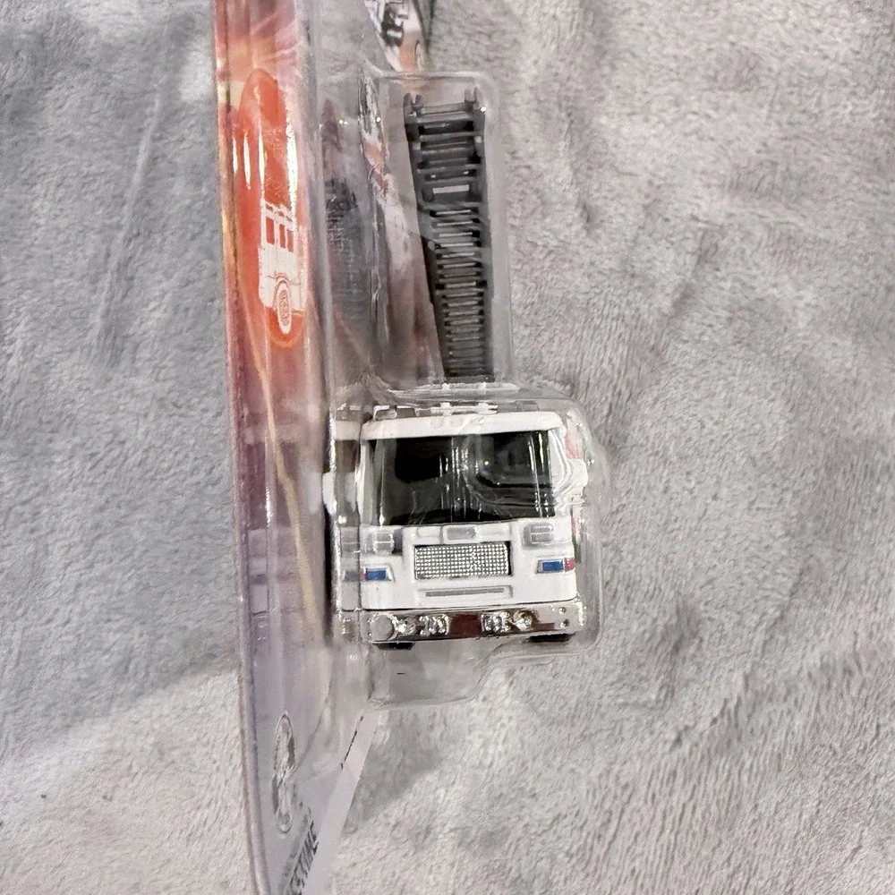 Matchbox Working Rigs Pierce Quantum Aerial Ladder Fire Truck 14/16 Diecast 1:64
